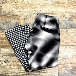 Ankle cropped slacks